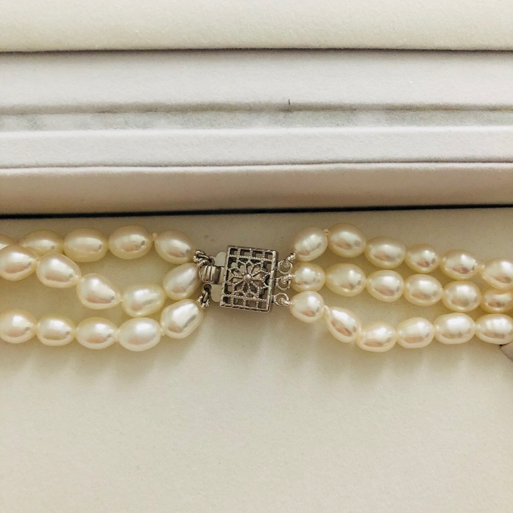 NEW Triple-Strand Freshwater Peal Necklace - Picture 6 of 7
